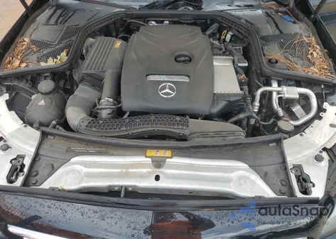 2017 Mercedes-Benz C 300 z USA, uszkodzony, nr VIN 55SWF4JB8HU225004